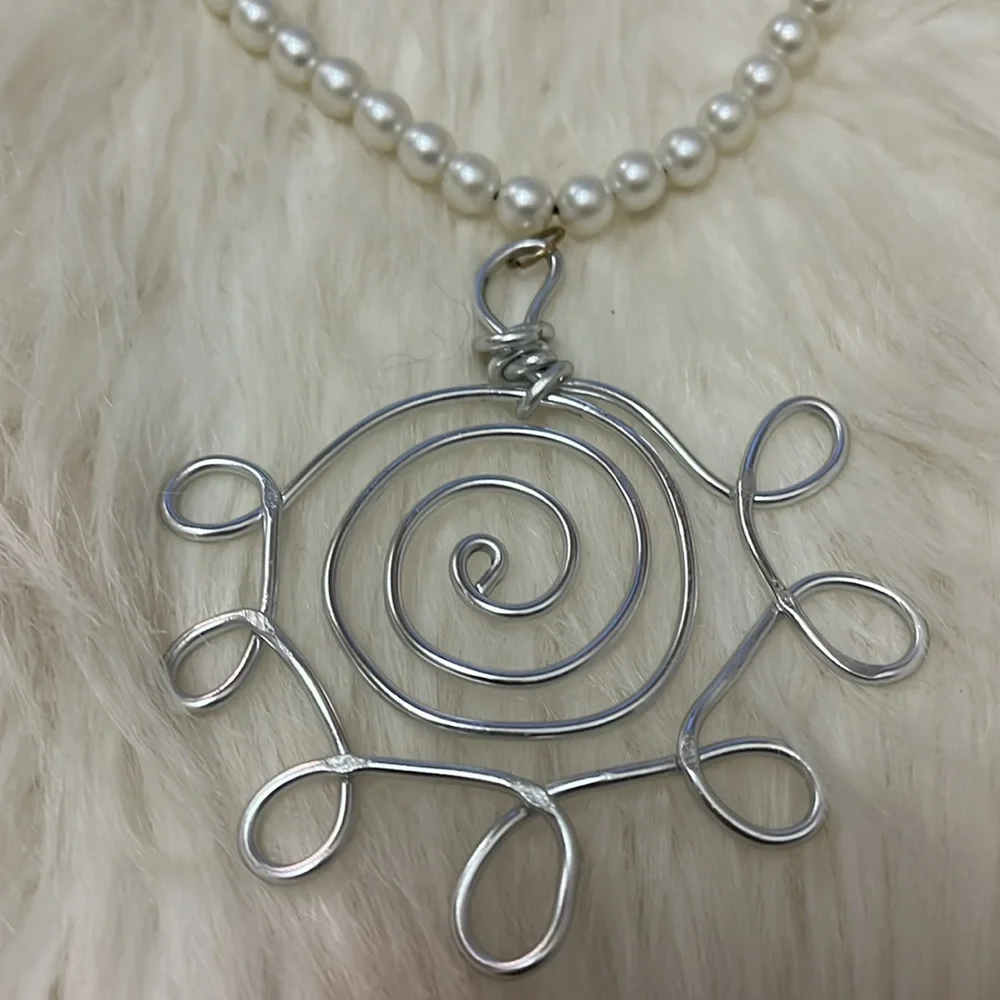 Silver Hand Design Pendant Stretchy Faux Pearl One of a Kind Necklacr